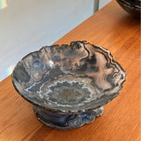 Fruteira de Ágata Azul com Padrões de Bandas e Pedestal Dourado